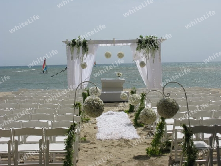 Dominikanische Republik. Hochzeitspavillon am Strand