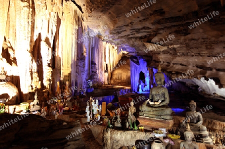 Die Buddha Hoehle oder Buddha Cave von Tham Pa Fa unweit der Stadt Tha Khaek in zentral Laos an der Grenze zu Thailand in Suedostasien.