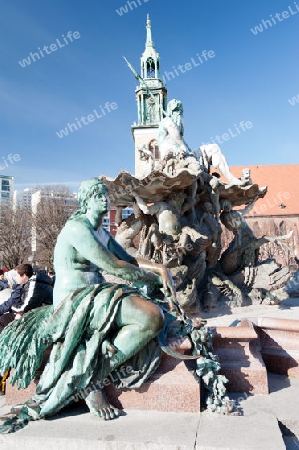 Berlin Alexanderplatz ? Neptunbrunnen und Marienkirche