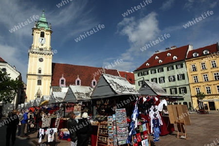 Europa, Osteuropa, Slowakei, Hauptstadt, Bratislava, Altstadt, Platz, Rathausplatz, Maximilianfontaene, Rathaus, Sommer,