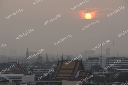Die Skyline von Bangkok aus Sicht der Tempelanlage des Goldenen Berg in der Hauptstadt Bangkok von Thailand in Suedostasien.