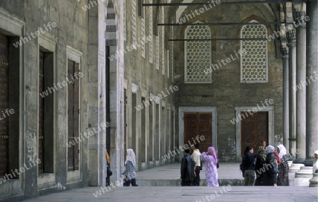 Die Blaue Moschee im Stadtteil Sulranahmet in Istanbul in der Tuerkey.