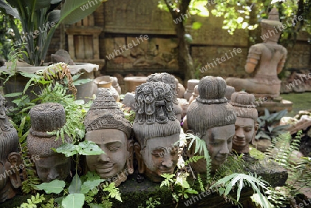 Traditionelle Figuren stehen im Garten von Ban Phor Linag Meuns Terracota Art zum Verkauf bereit dies im Terracota Garden in Chiang Mai im norden von Thailand in Suedostasien.