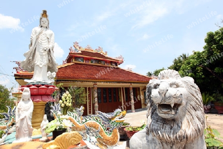 Der Chinesische Tempel in der Stadt Savannahet in zentral Laos an der Grenze zu Thailand in Suedostasien.