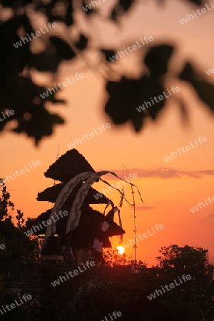 Asien, Suedost, Indonesien, Bali, Insel, Uluwatu, Tempel, Abend, Sonnenuntergang  (Urs Flueeler) 