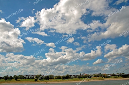 Wolken ?. Rhein