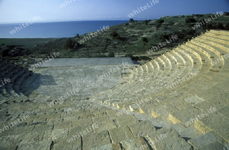 Die Roemischen Ruinen mit dem Amphitheater von Kurion bei Episkopi in sueden der Insel Zypern im Mittelmeer in Europa .