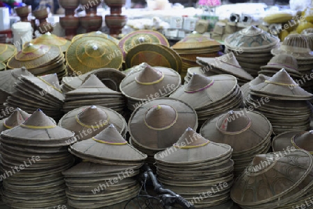 Der Markt im Dorf Mae Hong Son im norden von Thailand in Suedostasien.