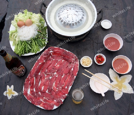 Ein Fleisch Grill oder Hotpot Menue in einem Restaurant in der Stadt Savannahet in zentral Laos an der Grenze zu Thailand in Suedostasien.