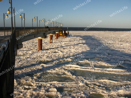 Seebrücke  und die Ostsee