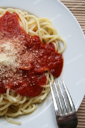 Spaghetti mit Tomatensosse