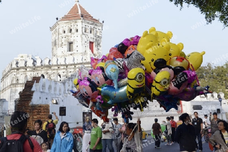 Eine Strassenszene vor dem Fort Sumen bei einem Fest im Santichaiprakan Park am Mae Nam Chao Phraya in der Hauptstadt Bangkok von Thailand in Suedostasien.