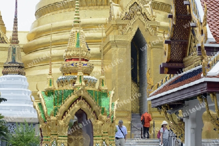 Die Tempelanlage des Wat Phra Kaew in der Hauptstadt Bangkok von Thailand in Suedostasien.