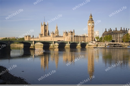 London - Parlament am Morgen