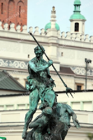 Der Rathausturm auf dem Stray Rynek Platz  in der Altstadt von Poznan im westen von Polen. 