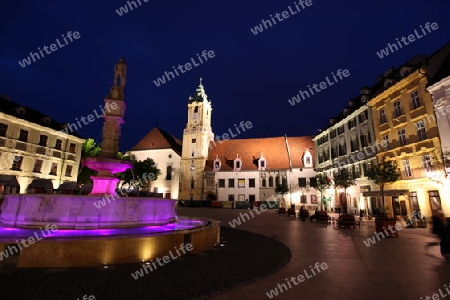 Europa, Osteuropa, Slowakei, Hauptstadt, Bratislava, Altstadt, Platz, Rathausplatz, Maximilianfontaene, Rathaus, Sommer,