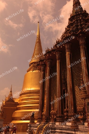 Die Tempelanlage des Wat Phra Kaew in Banglamphu in Bangkok der Hauptstadt von Thailand in Suedostasien.  