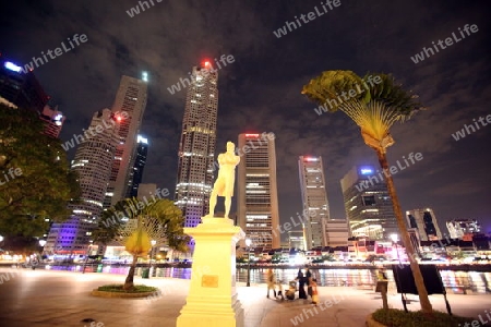 Asien, Suedostasien, Singapur, Bankenviertel, Skyline, 
Die Skyline am Boat Quay mit der Raffles Statue im Bankenviertel von Singapur in Suedost Asien.    