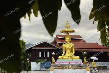 Ein Tempel im Dorf  Pai im norden von Thailand in Suedostasien.