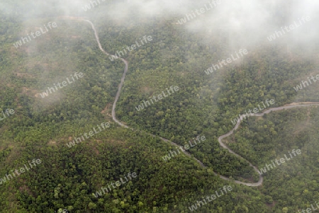 Die Landschaft mit der Bergstrasse zwischen Mae Hong on und pai in der Bergregion von Mae Hong Son im norden von Thailand in Suedostasien.