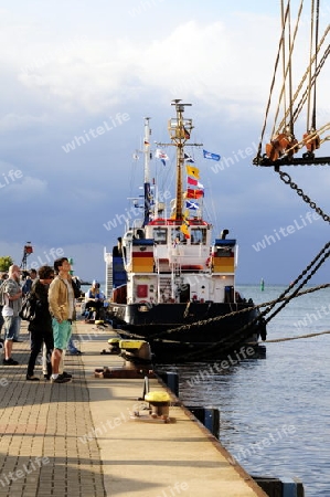 Hafen von Warnem?nde w?hrend der Hansesail