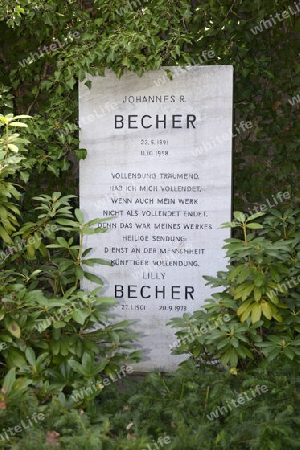 Grab des Dichters und Politikers in der DDR Johannes R. Becher,  Dorotheenst?dtischer Friedhof, Berlin Mitte, Deutschland, Europa