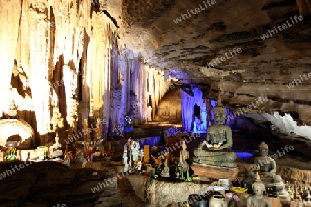 Die Buddha Hoehle oder Buddha Cave von Tham Pa Fa unweit der Stadt Tha Khaek in zentral Laos an der Grenze zu Thailand in Suedostasien.