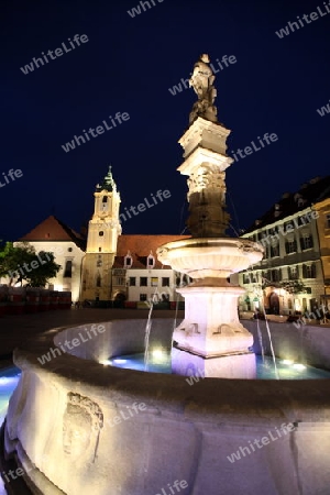 Europa, Osteuropa, Slowakei, Hauptstadt, Bratislava, Altstadt, Platz, Rathausplatz, Maximilianfontaene, Rathaus, Sommer,