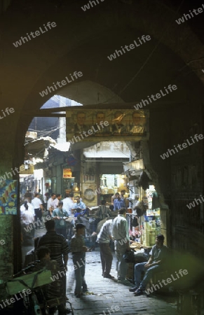 Der Souq oder Markt in der Medina der Altstadt von Aleppo im Norden von Syrien im Nahen Osten.