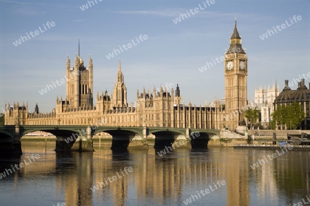 London - Parlament am Morgen