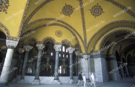 Die Aya Sofia Moschee im Stadtteil Sultanahmet in Istanbul in der Tuerkey.