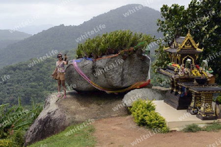 Ein Bergtempel in den Bergen im sueden der Insel Phuket im sueden von Thailand in Suedostasien.