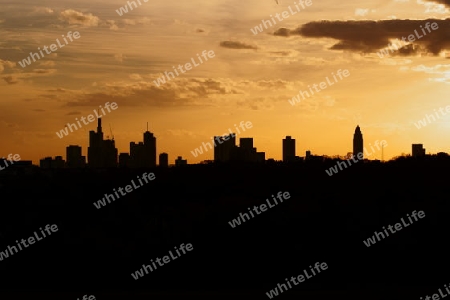 Frankfurter Skyline bei Sonnenuntergang