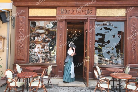 Ein Restaurant mit Musiker in der Altstadt von Riga der Hauptstadt von Lettland