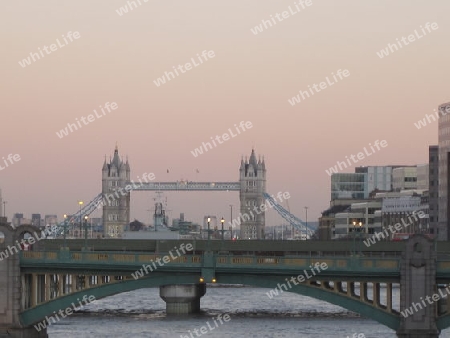 London Bridge bei D?mmerung