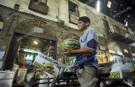 Auf dem Souq oder Markt in der Altstadt von Damaskus in der Hauptstadt von Syrien.