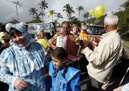 Amerika, Suedamerika, Venezuela, Deutsche Kolonie, Colonia Tovar, Bergdorf,  Das traditionelle Patronsfest des Heiligen Martin am Martinstag 11.November 2008 mit Deutschen Folkstaenzen und Deutschen Trachten im Bergdorf Colonia Tovar der ehemaligen