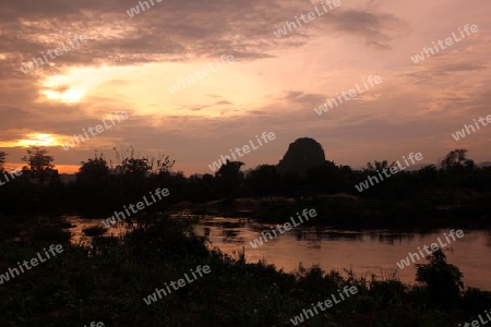 Die Landschaft am Xe Bang Fai River beim Dorf Mahaxai Mai von Tham Pa Fa unweit der Stadt Tha Khaek in zentral Laos an der Grenze zu Thailand in Suedostasien.