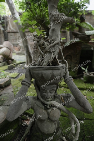 Traditionelle Figuren stehen im Garten von Ban Phor Linag Meuns Terracota Art zum Verkauf bereit dies im Terracota Garden in Chiang Mai im norden von Thailand in Suedostasien.