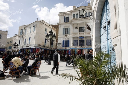 Der Place de la Victoire am Souq oder Bazzar in der Altstadt  von Tunis am Mittelmeer in Tunesien in Nordafrika..