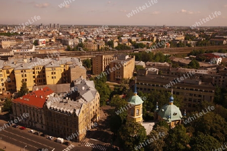 Die Neustadt von Riga aus Sicht der Aussichtsterasse des Sozialistischen Hochhaus Akademie der Wissenschaften im Stadtteil Little Moskow in Riga, Lettland  