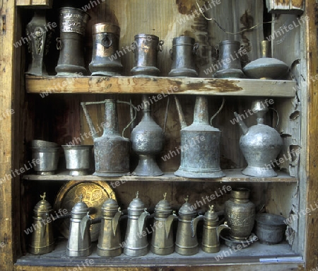 Der Souq oder Markt in der Medina der Altstadt von Aleppo im Norden von Syrien im Nahen Osten.