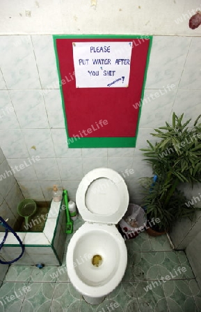 Ein WC in einem Restaurant in der Tempelstadt Ayutthaya noerdlich von Bangkok in Thailand.  (KEYSTONE/Urs Flueeler)