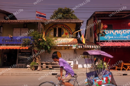 Eine Strasse im Zentrum von Chiang Rai in der Provinz chiang Rai im Norden von Thailand in Suedostasien.