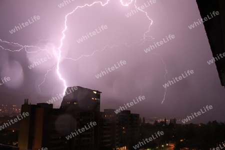 Gewitter ?ber Stadt