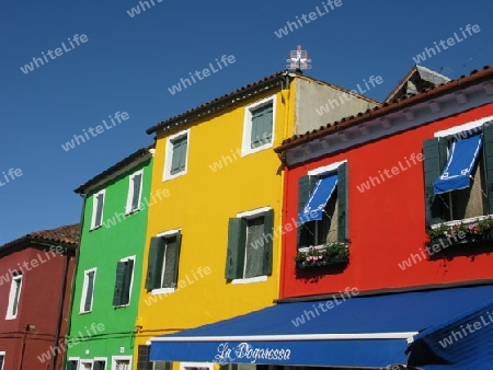 Burano. Farben unter blauem Himmel