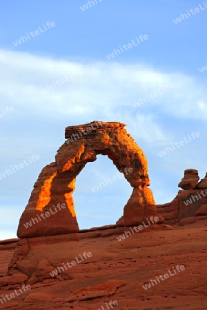 Delicate Arch bei Sonnenaufgang, Arches Nationalpark, Utah, USA