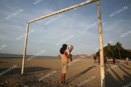 Der Fussballplatz am Stadtstrand von Dili der Hauptstadt von Ost Timor auf der in zwei getrennten Insel Timor in Asien.