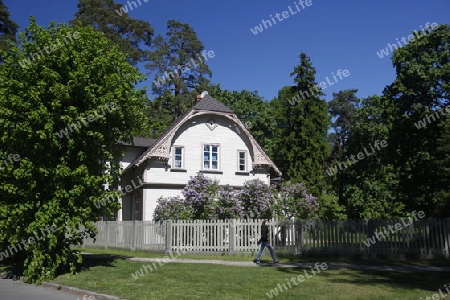 EUROPA, OSTEUROPA, BALTIKUM, LETTLAND, OSTSEE, JURMALA, HOLZHAUS, WALD, 