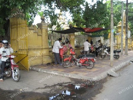 Cambodia - Friseur im Freien